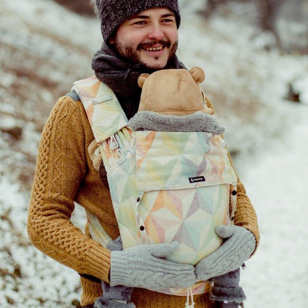 Man carries baby in Didymos DidyKlick baby carrier in Zephyr
